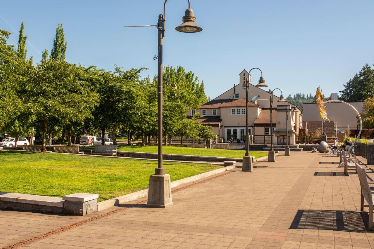 Lakeshore Inn Лейк-Освего Экстерьер фото
